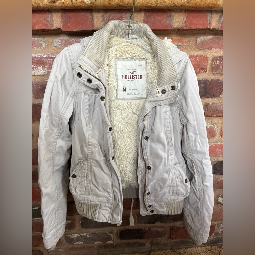 Hollister Women's Cream Sherpa-Lined Jacket size M